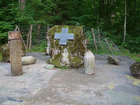 Krzyż upamiętniający polskich saperów - Wojna niesie śmierć nawet po jej zakończeniu